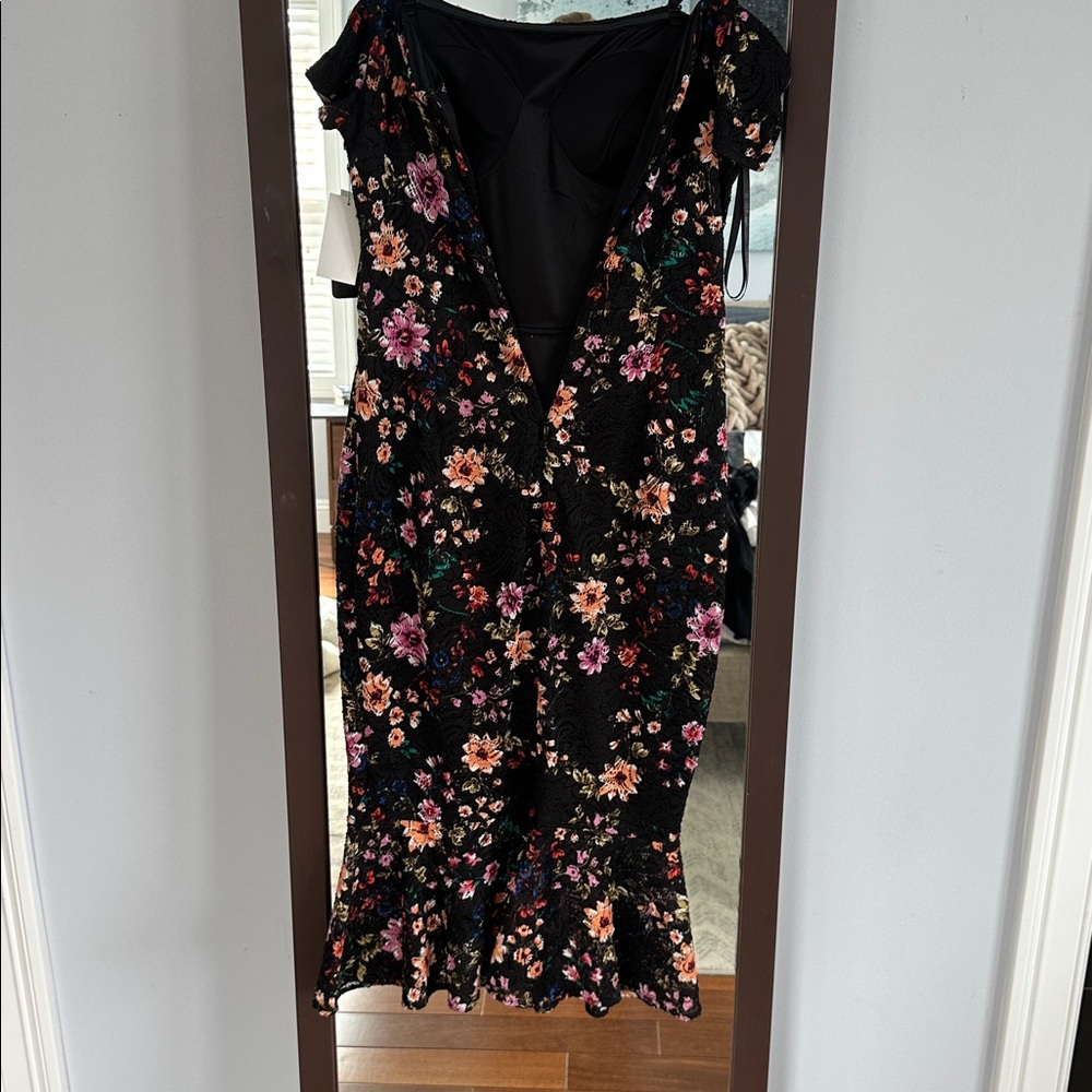 Guess size 4 Black floral lace midi dress - Picture 7 of 7